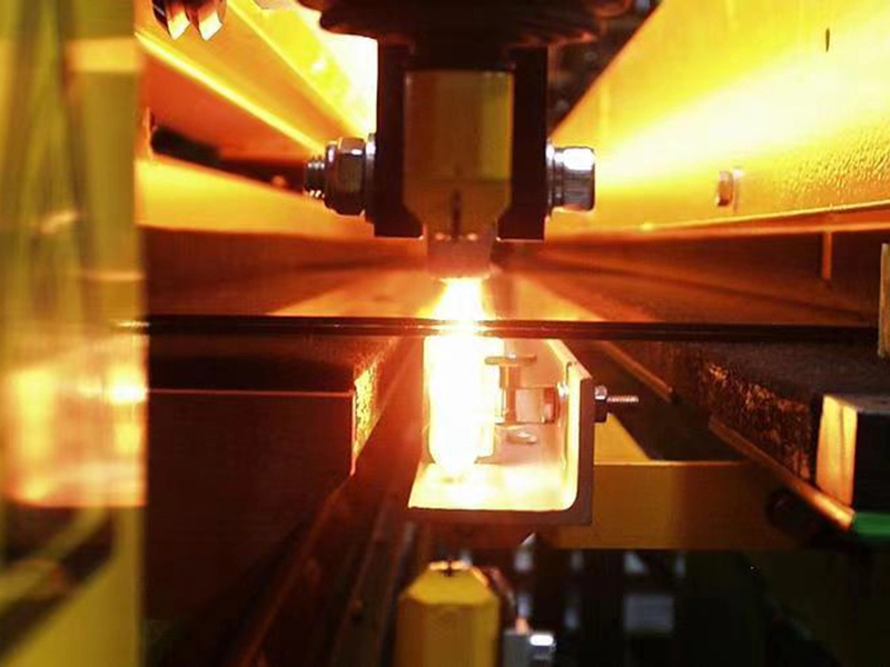 Glass furnace refractory heater